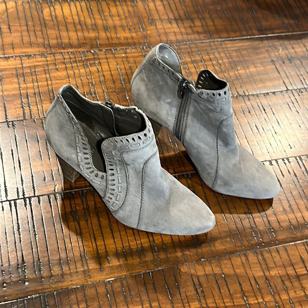 Vince Camuto Reeista gray suede leather heeled ankle boots 8.5 39